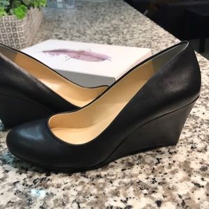 Women’s black wedges